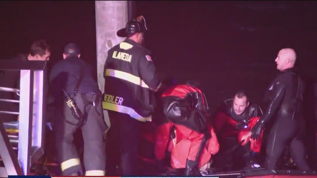 Crews rescue man from sinking sailboat in Alameda