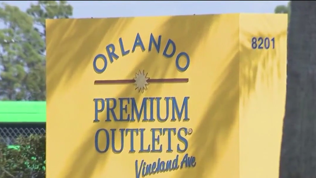Thieves send threats after stealing phone from couple shopping