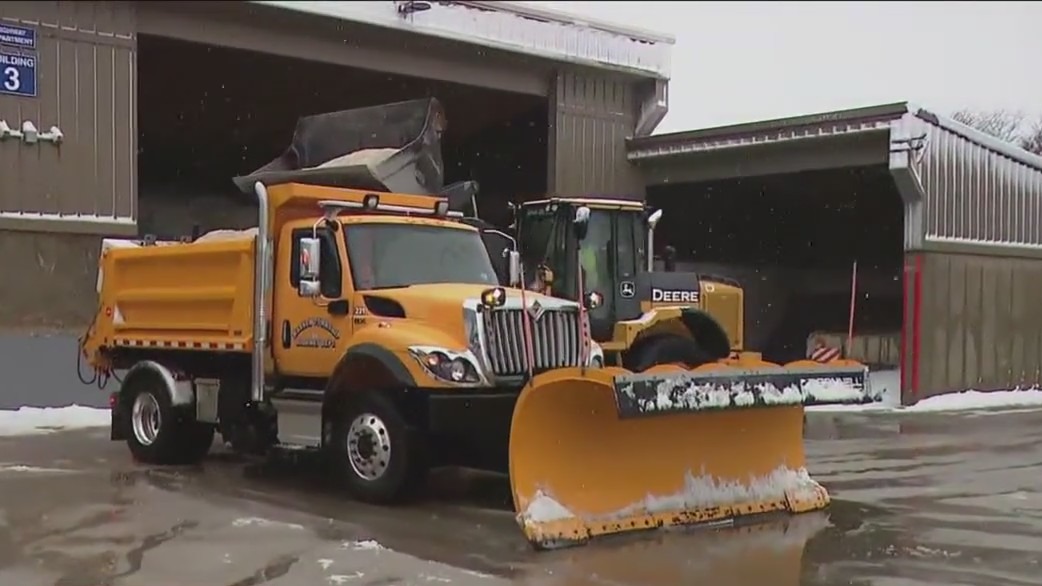 Plows and salt trucks gear up in Gurnee as snow continues to fall