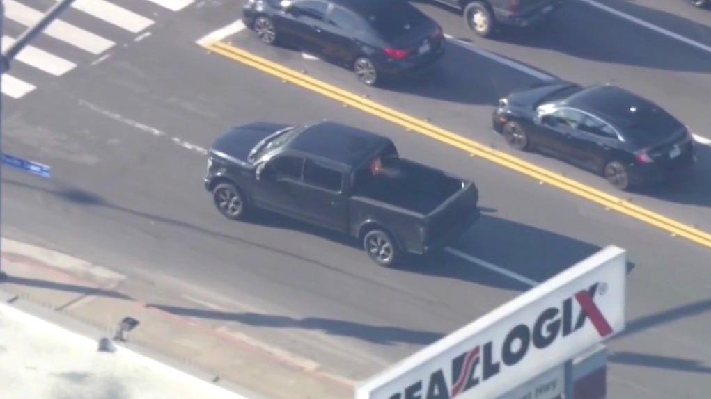 Police chase turns into shootout at various SoCal locations; Suspect arrested in Harbor City