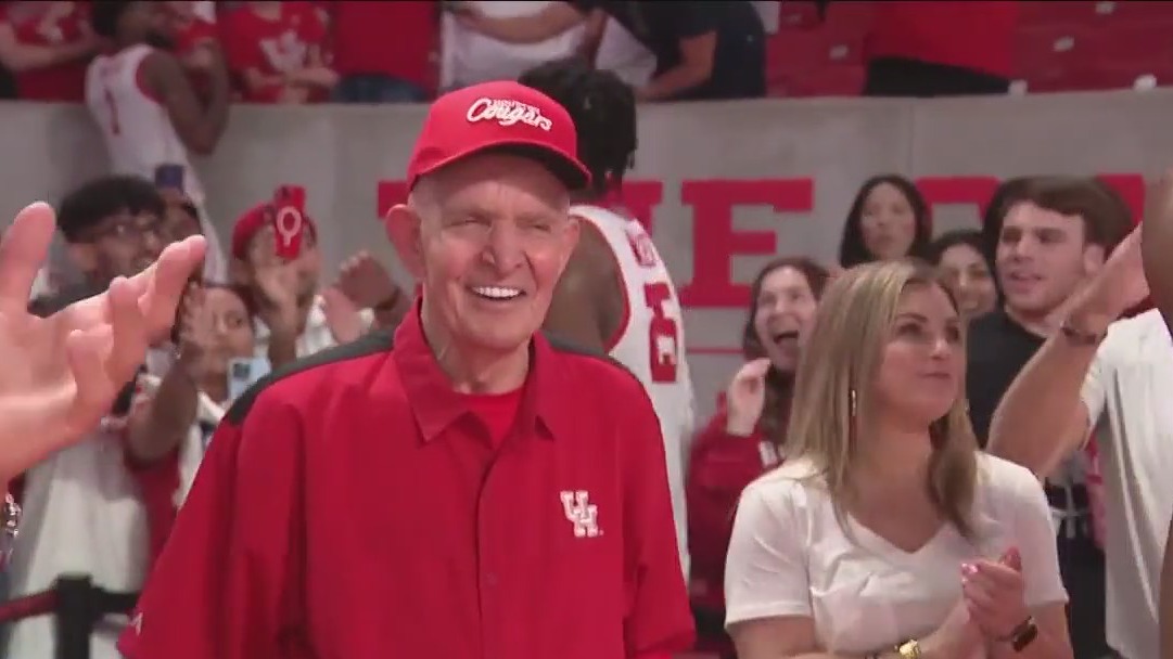 Mattress Mack uses NIL deal to pay for families of Houston basketball team to attend NCAA Tournament