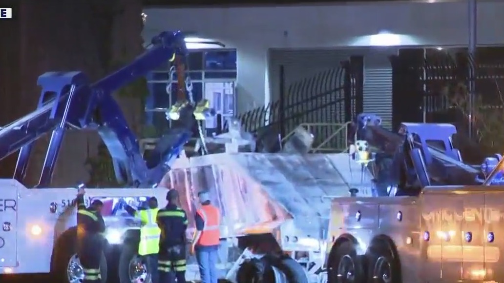 Driver dies after big rig crashes into Richmond Bridge toll booth