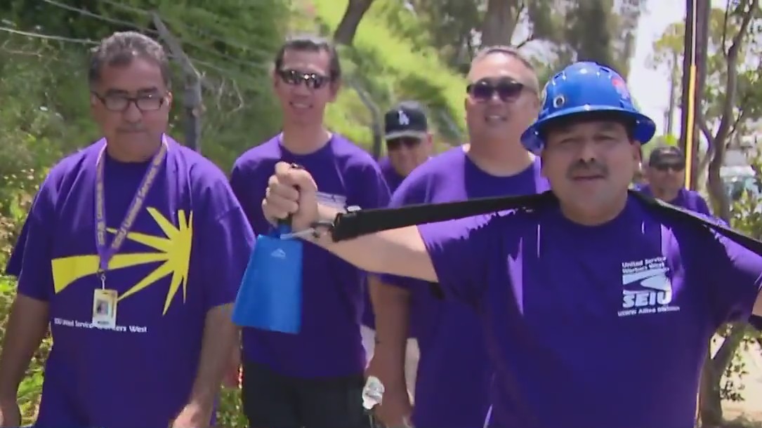 Dodger Stadium workers protesting conditions
