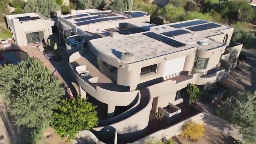 Cool House: Desert Highlands home with amazing views