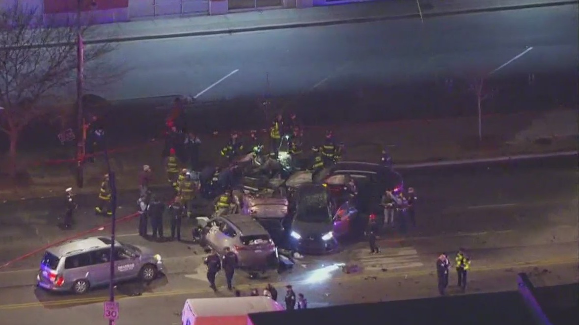 Major crash reported in Chicago's Chatham neighborhood