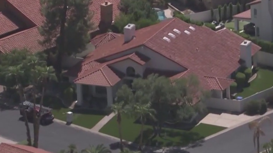 Man attacked by bee swarm in Paradise Valley