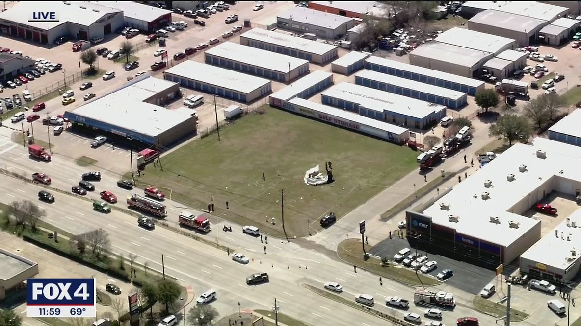 Helicopter crashes in Rowlett field