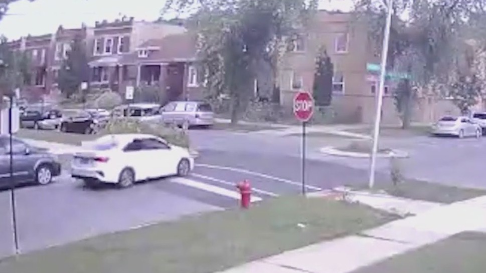 Video shows vehicle wanted in connection to shooting of Chicago mail carrier