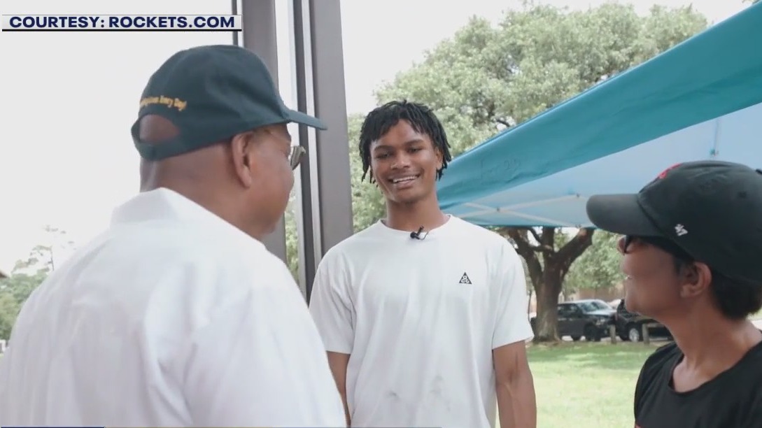 Houston Rockets give back to community after storm