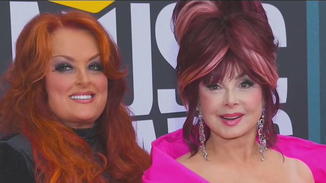 Report: Country star Naomi Judd died by suicide