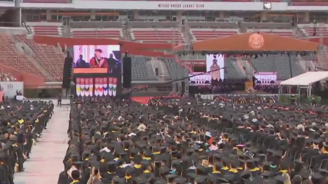 UT Commencement goes on without interruption
