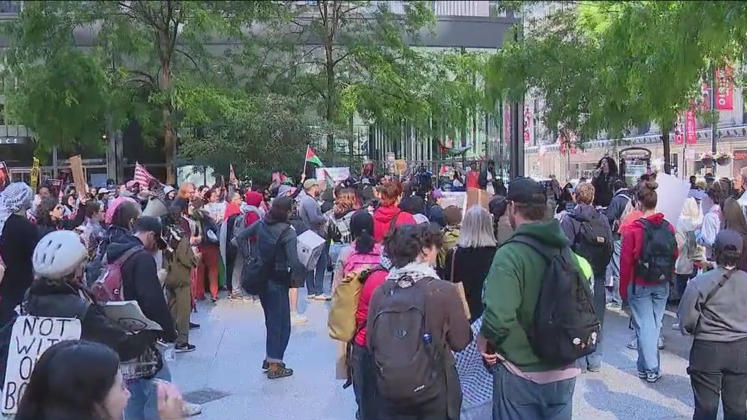 Protesters in Chicago respond to attack on Rafah