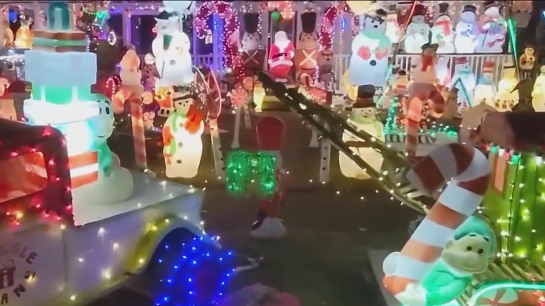Homeowners known for massive Christmas display lose decorations in garage fire