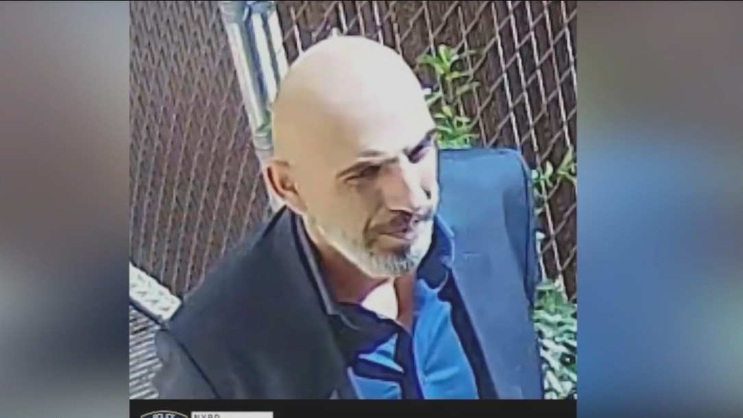 NYPD seeking priest impersonator who robbed church