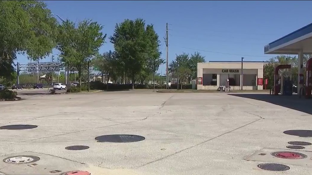 Man accused of carjacking newspaper delivery driver