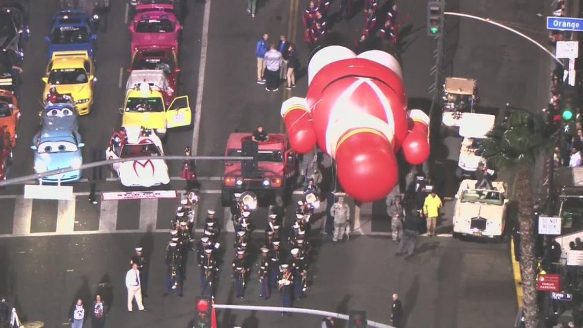 Hollywood Christmas Parade kicks off holiday season in Socal