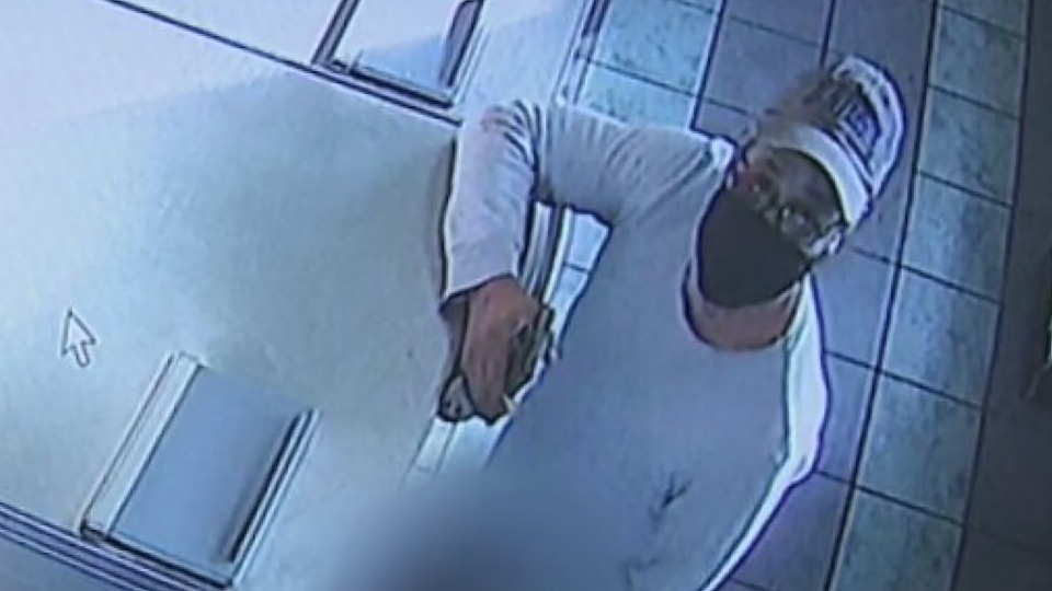 Man caught on camera exposing himself in front of young girls at South LA laundromat