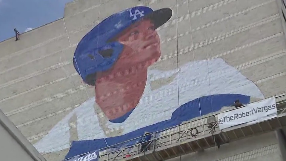 Local artist paints Shohei Ohtani mural