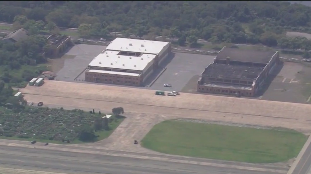 Floyd Bennett Field to house migrants
