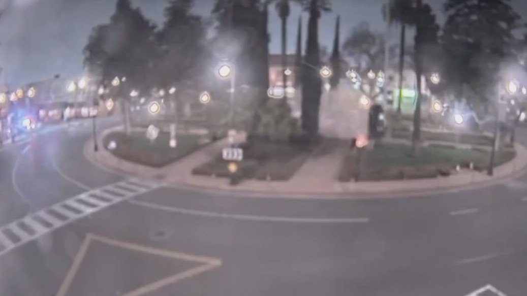 Pursuit suspect crashes into fountain in Orange