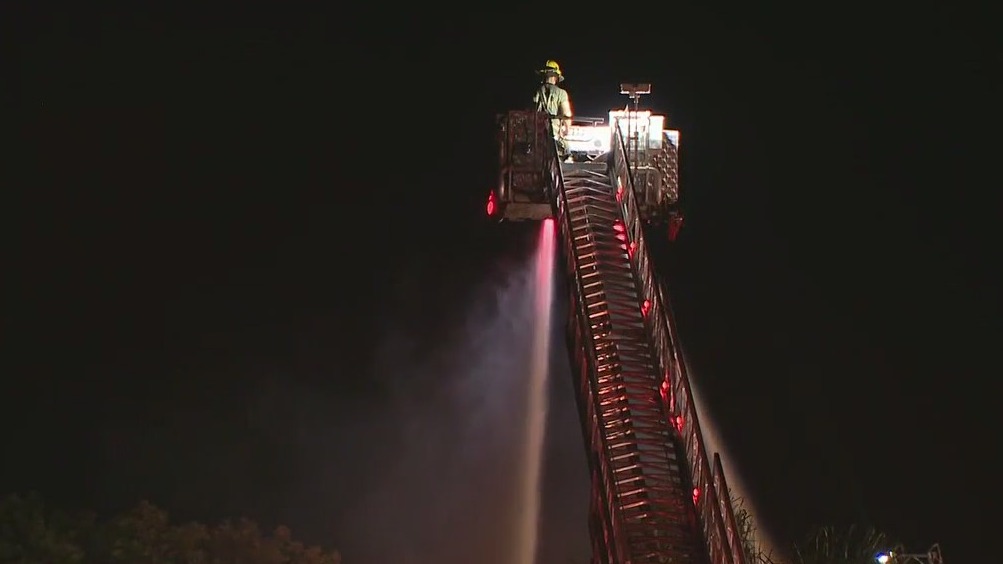 Crews battle large Orlando church fire