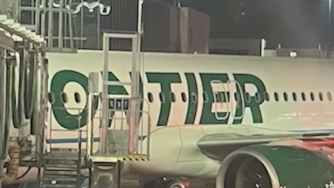 Passengers wait after odor evacuated Orlando fight FOX 35 Orlando