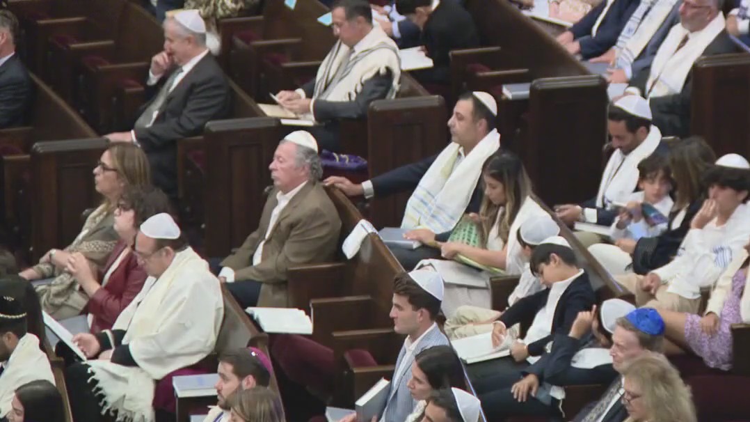 Yom Kippur services held at Wilshire Boulevard Temple