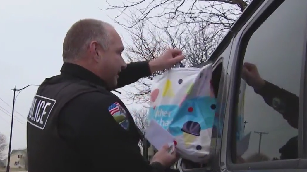 Cops hand out turkeys instead of tickets in Shorewood