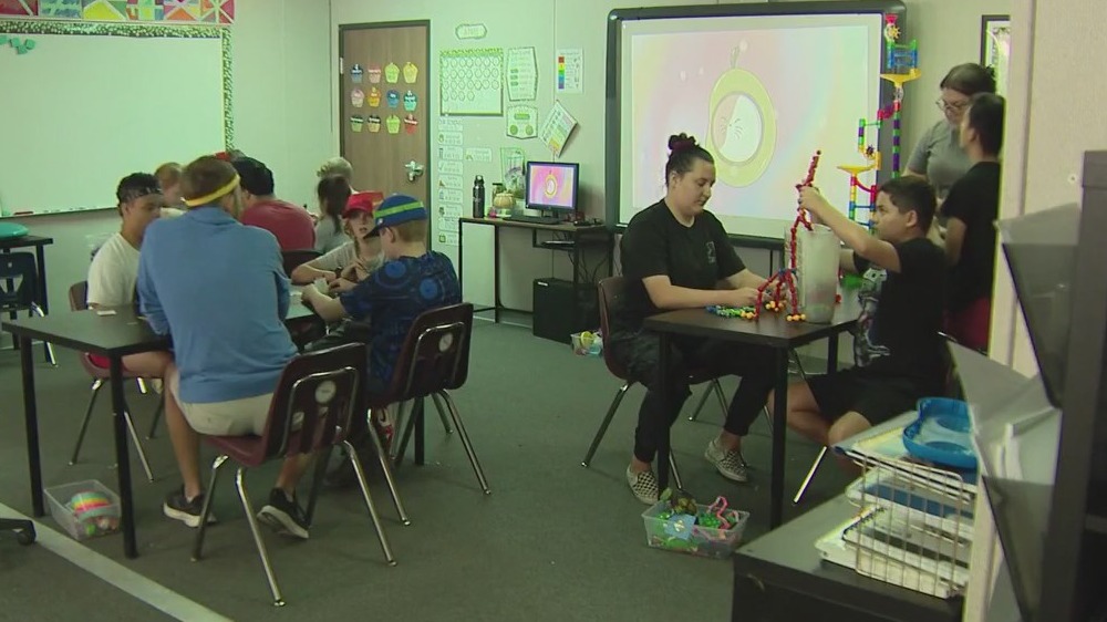 Phoenix teen creates Helping Hands Corporation to streamline volunteering for the youth