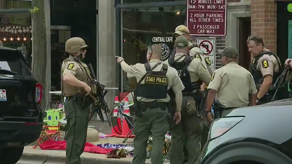 6 dead, 24 wounded in shooting at Chicago-area July 4 parade