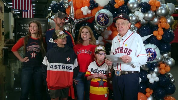 Mattress Mack presents family with 6 World Series tickets