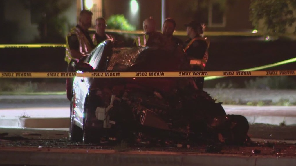 Deadly 2-car crash shuts down Gilbert intersection