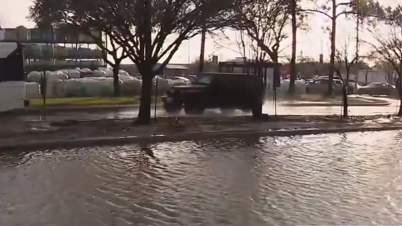 Jeep pushes way through flood waters in West Houston