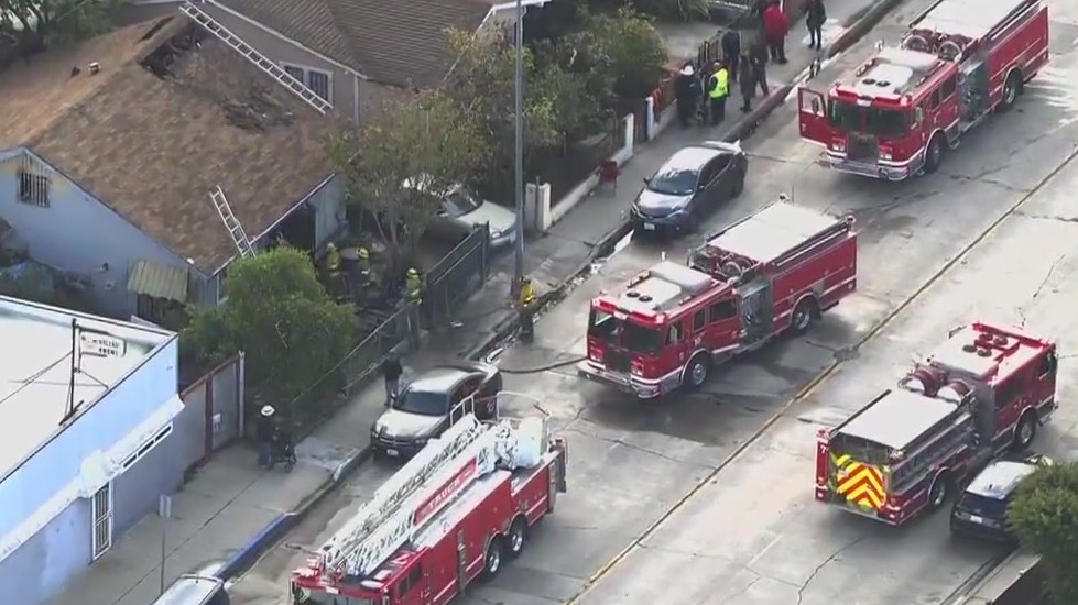 3 injured in Long Beach house fire