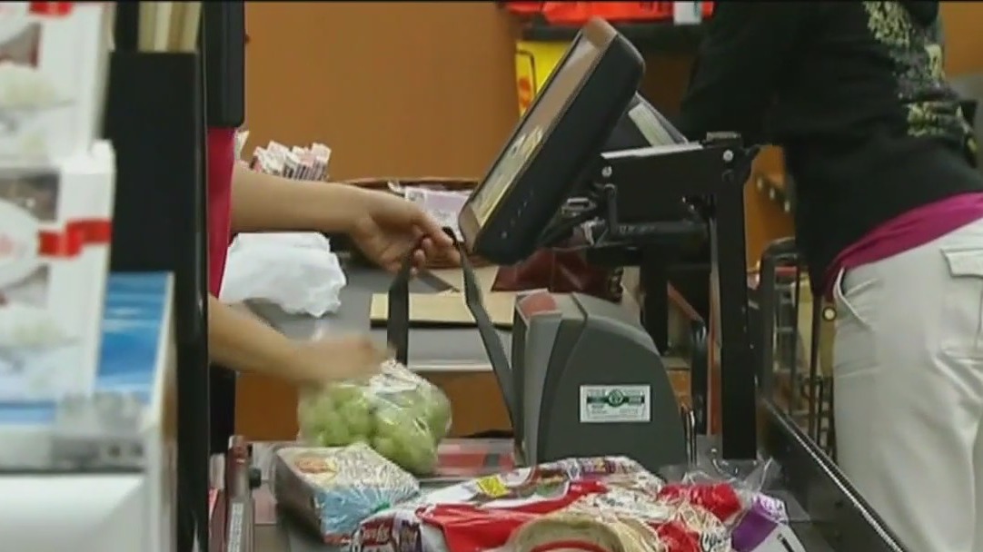 Pre-paid credit cards offered to migrant families