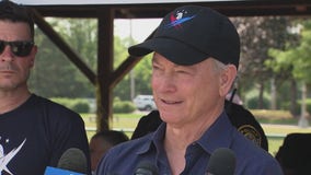 Actor Gary Sinise surprises veterans at Hines VA hospital with Fourth of July feast