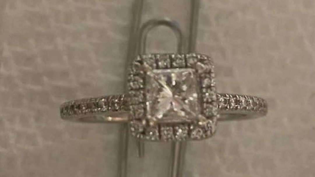 Houston couple loses wedding ring on beach, later reunited