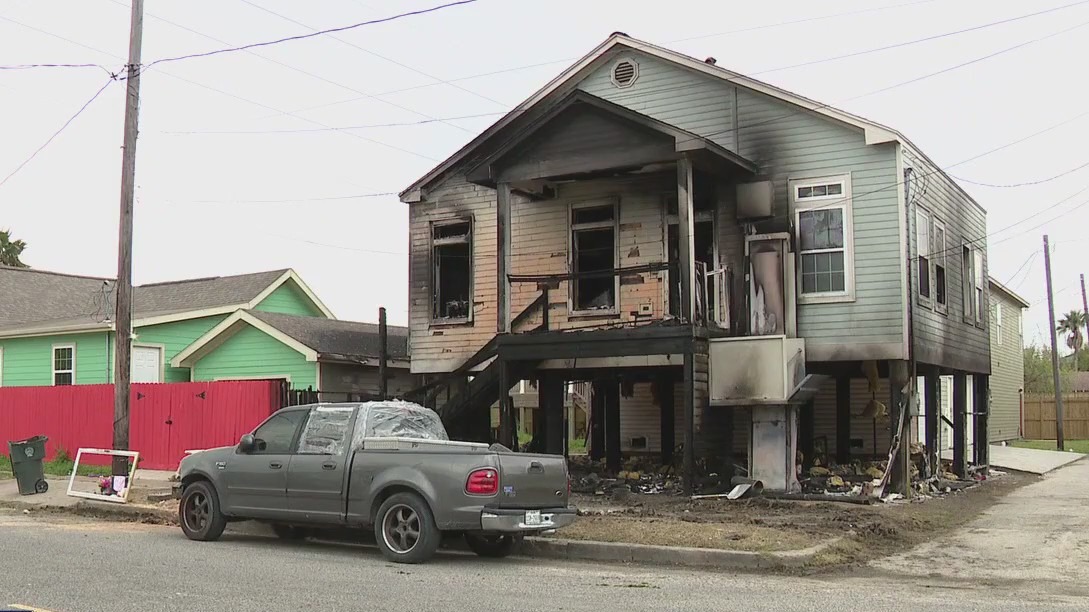 Deadly Galveston house fire under investigation