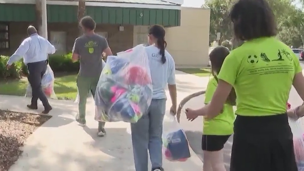 Nonprofit gives recess kits to teachers