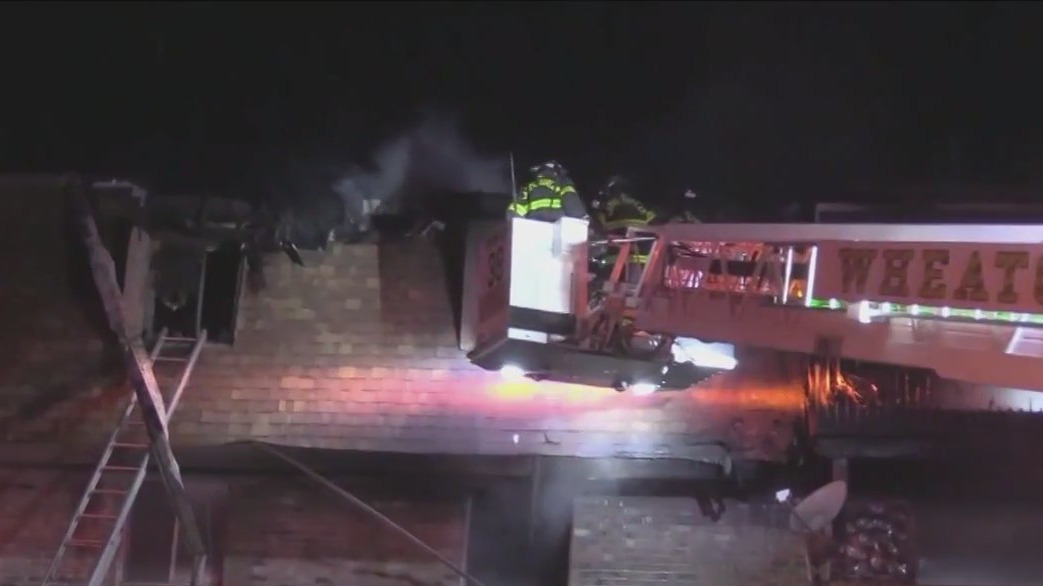 Crews rescue residents from West Chicago apartment fire