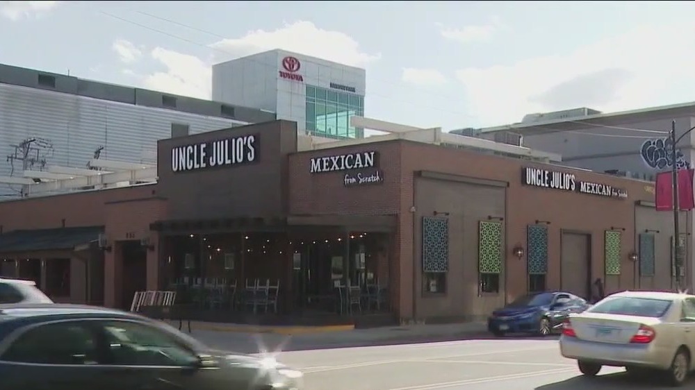 Uncle Julio's closes Lincoln Park location after more than 30 years in business