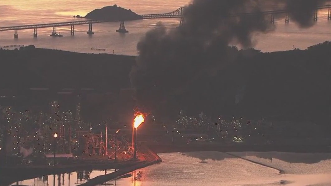 100 complaints logged over flaring at Chevron Richmond refinery, air quality district investigating
