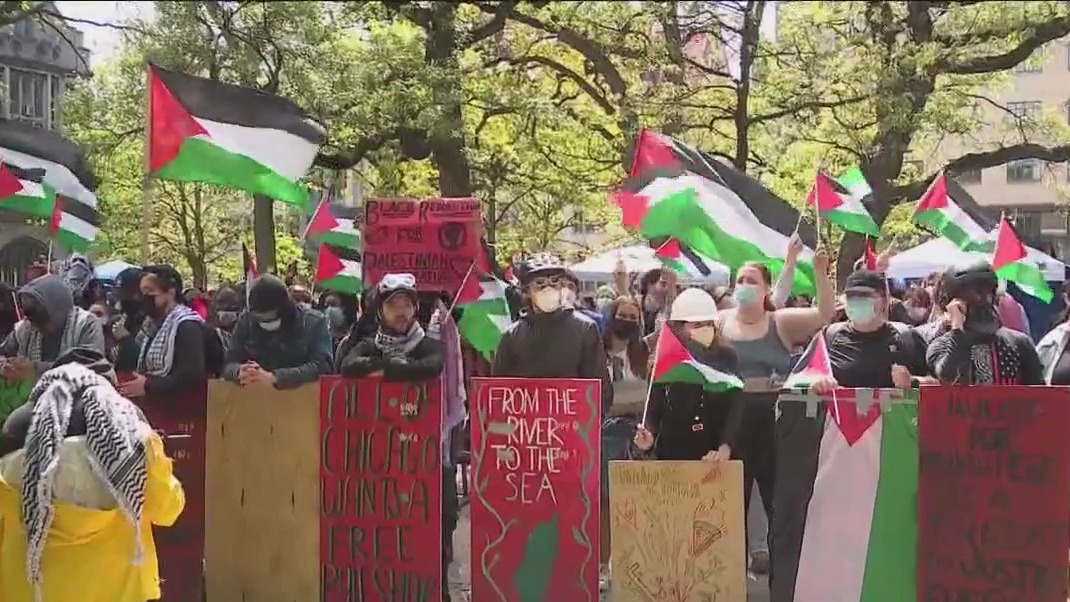 University of Chicago sees tensions rise as pro-Palestinian encampment enters fifth day