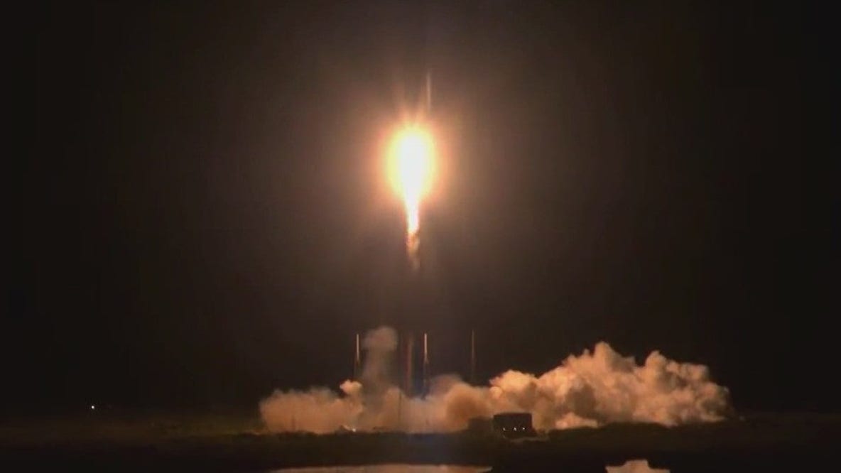 Falcon 9 rocket launch lights up Florida skies