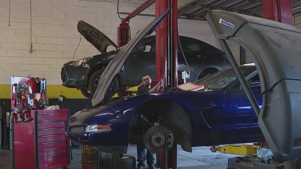Arizona auto repair shop talks impact of UAW strike