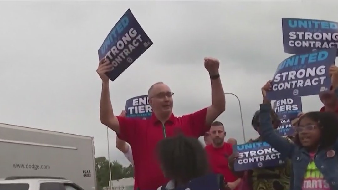 Final day of talks underway before potential UAW strike