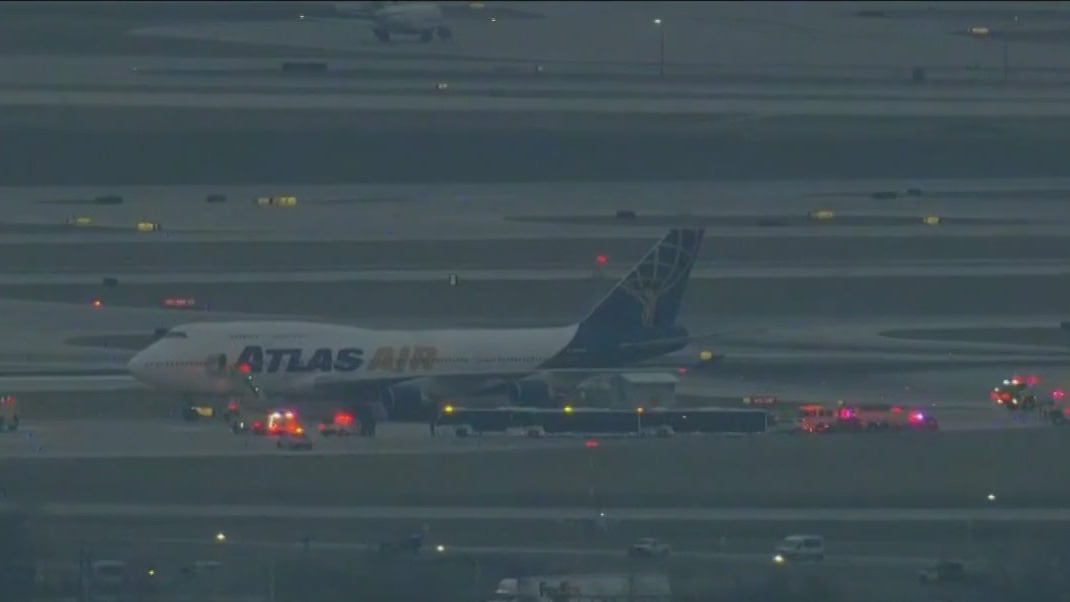 Plane makes emergency landing at Chicago's O'Hare Airport