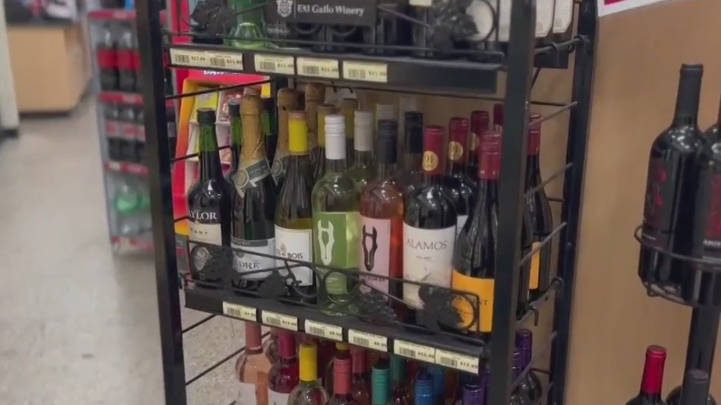 Man knocked out in Wawa wine bottle attack