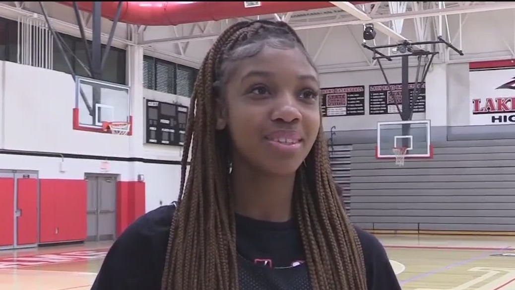 Lake Mary girls basketball sophomore breaks record