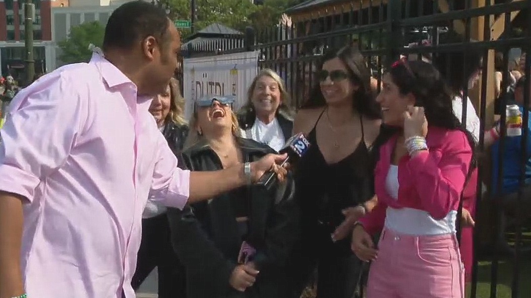Taylor Swift fans descend on downtown for Ford Field 2-night engagement